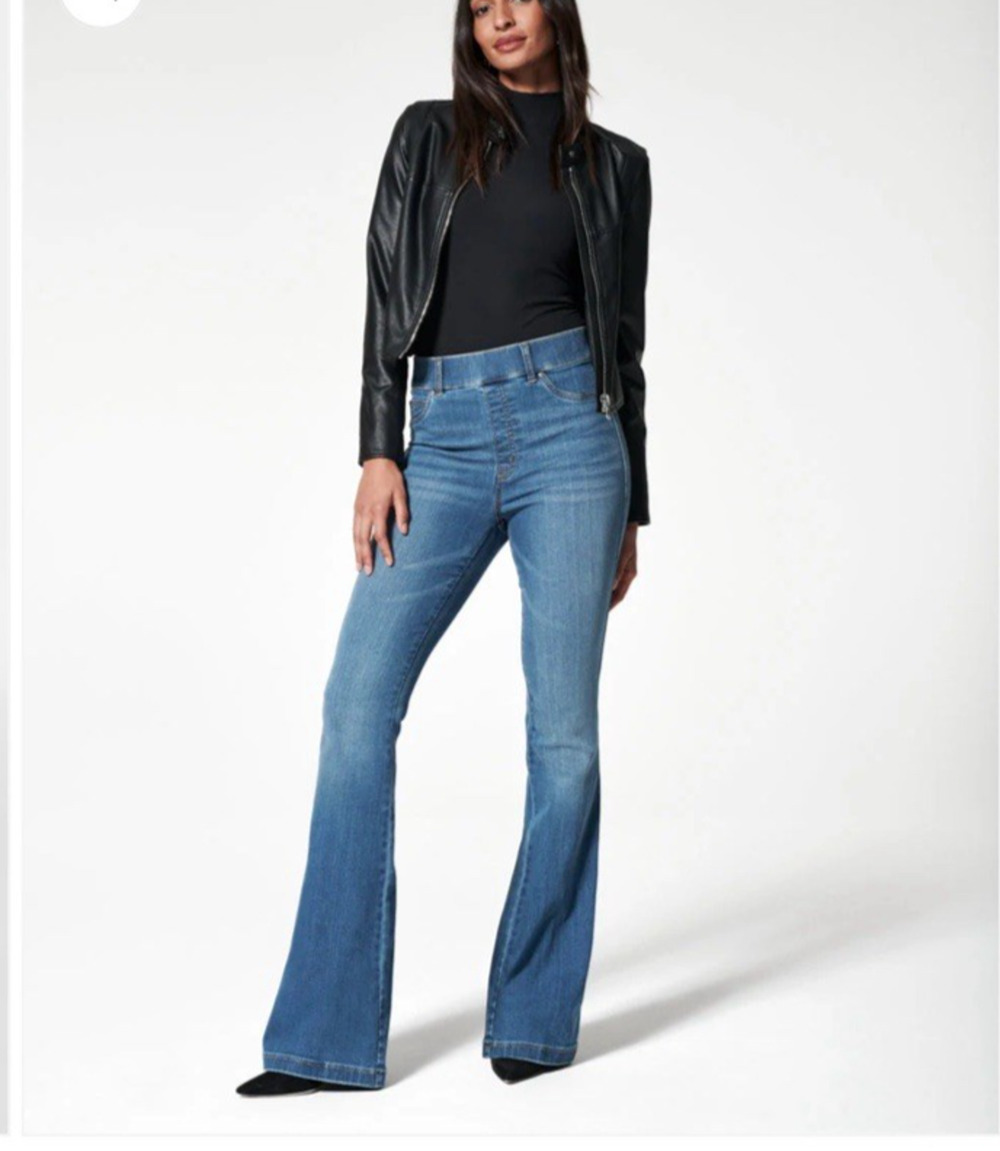 Spanx Everywear Flare Jeans Denim Size Medium 20456R Leg Stretch